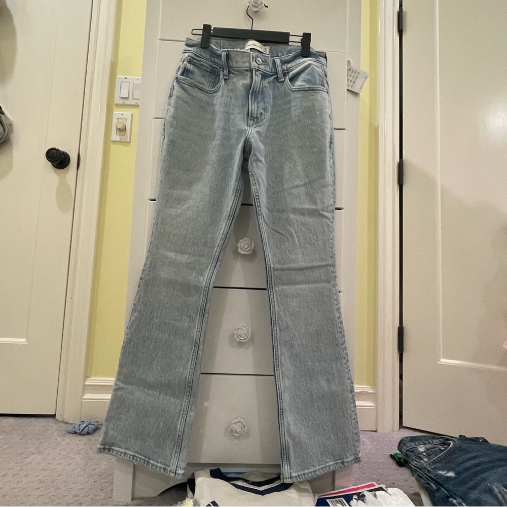 NWT Curve Love Low Rise Bootcut Jean - Light Wash